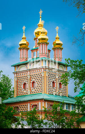 Église de la Nativité de St Jean Baptiste (1693-1699) dans la laure de la Trinité-Saint-Serge, Serguiev Posad, Russie Banque D'Images