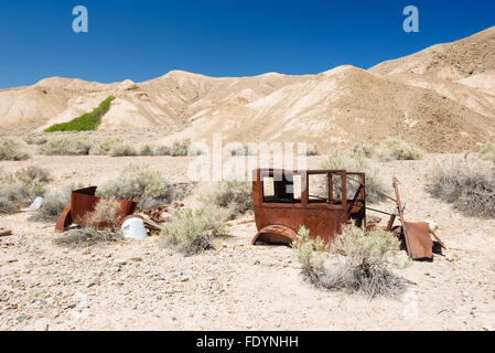 Paysage désertique le long de la rivière Amargosa sentier près de Tecopa, California Banque D'Images