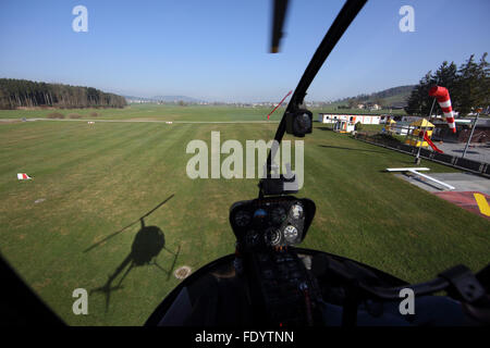 Beromuenster, Suisse, vue depuis le cockpit d'un hélicoptère lors d'un vol Banque D'Images