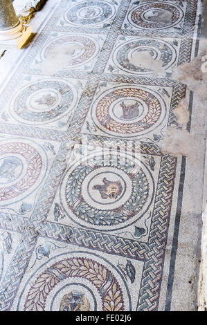 Mosaïque romaine de signes du zodiaque sur l'étage de la Villa Romana del Casale, Piazza Armerina, Sicile, Italie Banque D'Images