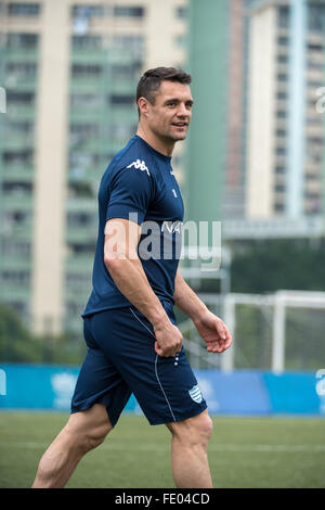 Hong Kong, Chine. 06Th Feb 2016. Fly-Half DAN CARTER, de l'équipe de rugby à XV Français, course 92 de Paris, au cours de la formation à Hong Kong. Ils se préparent en avance sur leur prochain match contre l'équipe de Super League, les Highlanders Crédit : Jayne Russell/Alamy Live News Banque D'Images