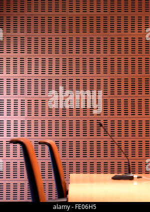 Détail de l'intérieur et mur avec des chaises et d'un microphone. Banque D'Images