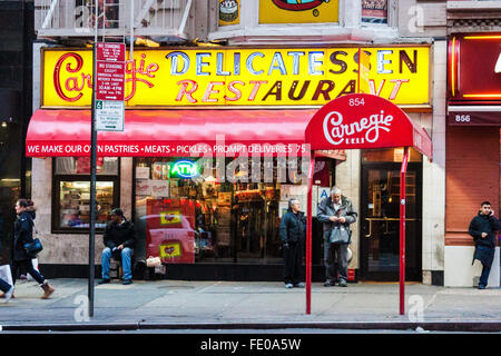 Vue sur le Now-Closed Carnegie Delicatessen, New York City Banque D'Images