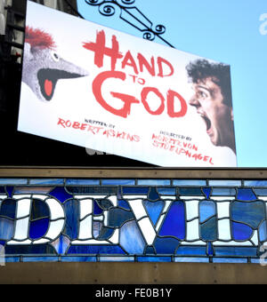 Londres, Angleterre, Royaume-Uni. 'Part à Dieu' (par Robert Askins) au théâtre du Vaudeville, Strand, Feb 2016 [l'accent sur 'Devil'] Banque D'Images