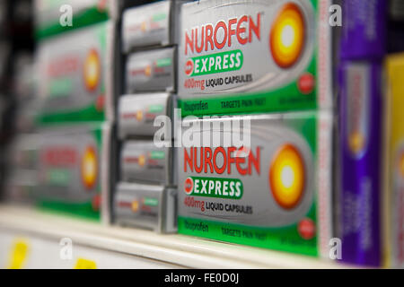 14 Décembre 2015 -- un tribunal australien a produits commandés dans le soulagement de douleur Nurofen gamme du marché. Banque D'Images