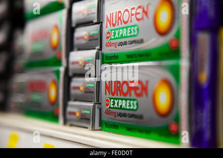 14 Décembre 2015 -- un tribunal australien a produits commandés dans le soulagement de douleur Nurofen gamme du marché. Banque D'Images