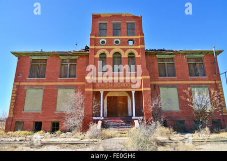 104 ans de construction de l'école secondaire abandonnée Banque D'Images