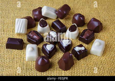 Assortiment de noir, chocolat au lait et blanc Banque D'Images