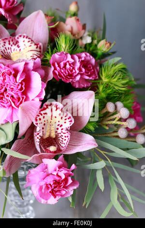 Joyeux Anniversaire Carte Avec Orchidee Rose Photo Stock Alamy