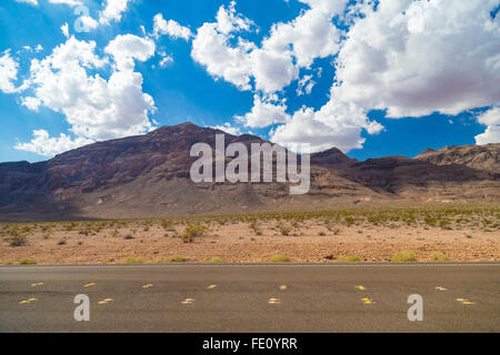 L'autoroute dans la Vallée de Feu State Park, Nevada du sud Banque D'Images