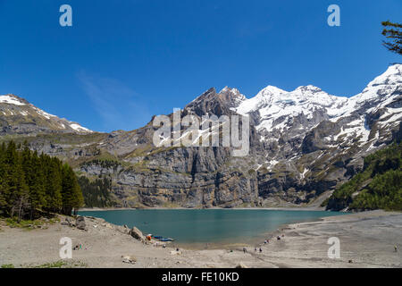 Vue de l'Oeschinensee (Oeschinen lake) avec et Frundenhorn Blüemlisalp des alpes suisses sur l'Oberland bernois Banque D'Images