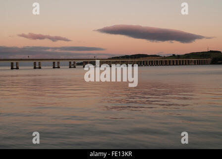 Pont routier à Tay South East à Newport, au coucher du soleil, Dundee, Écosse Banque D'Images