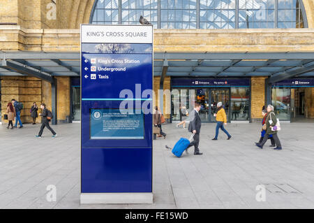 Entrée de la gare ferroviaire de Kings Cross, Londres Angleterre Royaume-Uni UK Banque D'Images