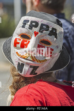 Christchurch, Nouvelle-Zélande. Feb, 2016 4. En dépit de 12 nations la signature de l'Accord de partenariat transpacifique, les opposants à l'accord commercial ont poursuivi leurs protestations, déclarant ''démocratie est mort'' et exhortant les responsables de Christchurch à déclarer la ville un TPPA free zone. Le pacte commercial implique de la Nouvelle-Zélande, les États-Unis et 10 autres pays ; il n'entrera en vigueur jusqu'à ce que tous les pays le ratifient. © PJ Heller/ZUMA/Alamy Fil Live News Banque D'Images