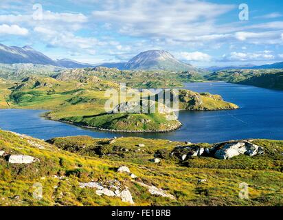 Loch Inchard mer paysage glaciaire dans le nord-ouest de l'Écosse loch près du Cap Wrath et port de pêche de Kinlochbervie, Ecosse, Royaume-Uni Banque D'Images