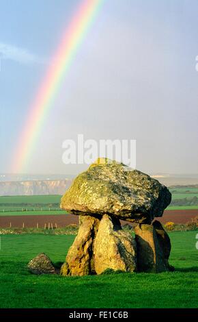 Carreg Sampson néolithique préhistorique dolmen mégalithique cromlech tombe ancienne entre Fishguard et St Davids dans Dyfed, Pays de Galles. Banque D'Images