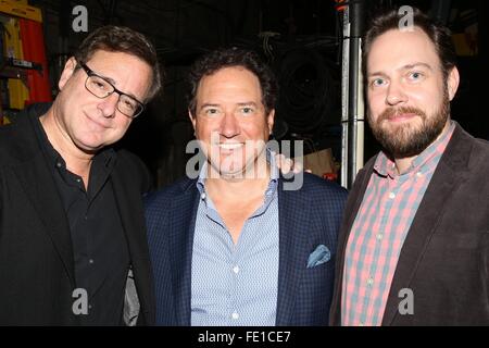 Soirée de clôture de la pièce de Broadway part à Dieu au kiosque théâtre - Backstage. Avec : Bob Saget, Kevin McCollum, Moritz von Stuelpnagel Où : New York, New York, United States Quand : 03 Jan 2016 Banque D'Images