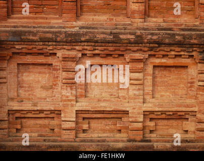 Libre d'un mur à l'emplacement de ruines d'excavation ou de l'Université de Nalanda Nalanda Mahavihara, un grand monastère bouddhiste Banque D'Images