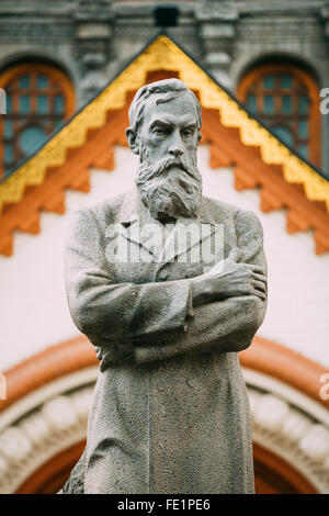 Près de monument Tretiakov la Galerie nationale Tretiakov est une galerie d'art à Moscou, Russie, le principal dépositaire de l'art russe Banque D'Images