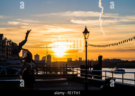 Lever du soleil d'hiver, Tamise, Londres, Angleterre, Royaume-Uni Banque D'Images