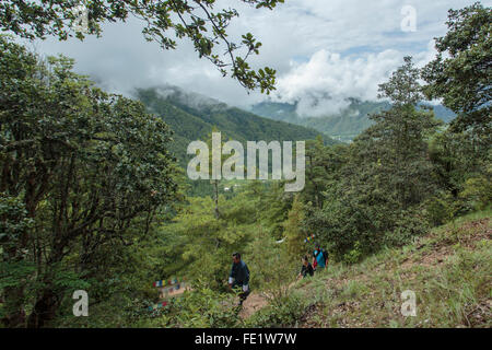 Une vue de la vallée de Paro à partir de l'ascension jusqu'au monastère de Taktsang Banque D'Images