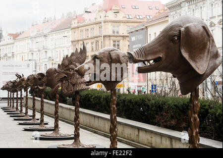 Les chefs d'Ai Weiwei-Chinese Zodiac artiste contemporain et activiste pièce à Prague Banque D'Images