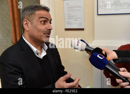 Shahram Abdullah Zadeh, photographié, iranienne avec la nationalité tchèque poursuivi sur une vaste fraude fiscale, seront publiés et non pas placé en détention en dépit d'un mandat d'arrêt international délivré par l'Iran sur ses litiges commerciaux de Dubaï, une juridiction régionale tchèque a jugé à Brno, en République tchèque, le 4 février 2016. Zadeh est soupçonné de fraude fiscale en République tchèque où il a causé la détérioration de l'état d'une valeur de 2,5 milliards de couronnes. Il a passé 22 mois en détention. Il a été libéré lundi après avoir payé un enregistrement 150-millions-couronne sous caution, mais a été arrêté immédiatement l'autre sur la base de l'Ira Banque D'Images