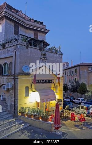 Bar dans quartier Garbatella, Rome, Italie © Fabio Mazzarella/Sintesi/Alamy Stock Photo *** *** Local Caption *********** Banque D'Images