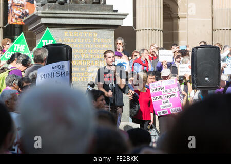 Melbourne, Australie. 4 Février, 2016. Les militants des réfugiés avec l'Alliance socialiste et les étudiants universitaires, en protestation contre l'envoi d'enfants à Melbourne à partir de camps onshore à Nauru centres off-shore. Crédit : David Hewison/Alamy Live News Banque D'Images