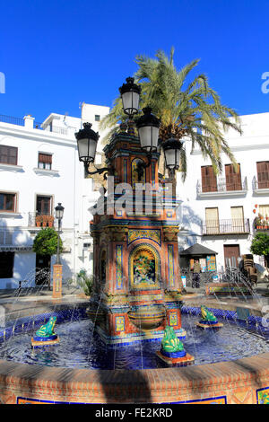 La fontaine de la Plaza de Espana, Vejer de la Frontera, province de Cadiz, Espagne Banque D'Images