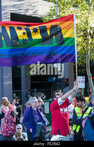 Melbourne, Australie. 4 Février, 2016. Les militants des réfugiés avec l'Alliance socialiste et les étudiants universitaires, en protestation contre l'envoi d'enfants à Melbourne à partir de camps onshore à Nauru centres off-shore. Crédit : David Hewison/Alamy Live News Banque D'Images