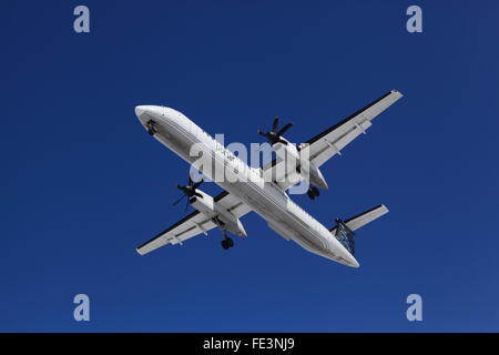 Q400 de Bombardier DHC-8-402 C-GKQC Porter Airlines en approche finale à l'aéroport d'OTTAWA Ottawa, Canada le 22 mars 2015 Banque D'Images