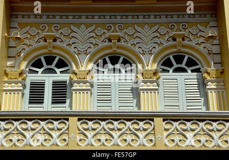 La ville de Phuket, Thaïlande : UN finement restaurée au début du xxe siècle dans la maison boutique Lusochinoise Krabi Road historic district Banque D'Images