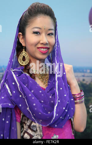 Londres, Royaume-Uni. 4 Février, 2016. Paul Quezada-Neiman Alamy Vivre Punjabi danseuse au destinations Holiday and travel show qui a eu lieu à l'Olympia de Londres Février 2016 Crédit : Paul/Quezada-Neiman Alamy Live News Banque D'Images