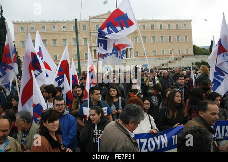 Athènes, Grèce. Le 04 février, 2016. Les manifestants du PAME en dehors du parlement grec. © Dimitrios Karvountzis/Pacific Press/Alamy Live News Banque D'Images