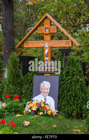 Tombe de Boris Nikolaïevitch Eltsine, le premier président de la Fédération de Russie, dans le cimetière de Novodievitchi, Moscou, Russie Banque D'Images