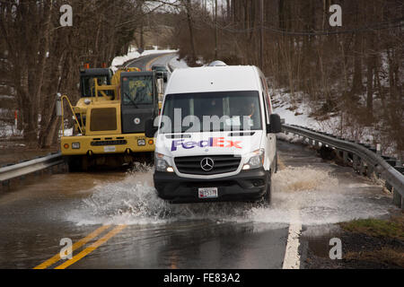 Au Maryland, aux États-Unis. 4 Février, 2016. Inondation après la fonte de la neige de tempête Jonas, Washington DC, 'nowzilla", janvier 2016, les vents jusqu'à 75 mi/h, plus de 30 personnes tuées, jusqu'à 42 pouces de neige, Frederick County, Maryland Crédit : John Cancalosi/Alamy Live News Banque D'Images