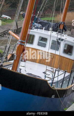 Un bateau amarré au cotehele,devon Banque D'Images