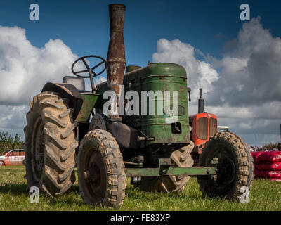 Le tracteur à vintage rally Banque D'Images