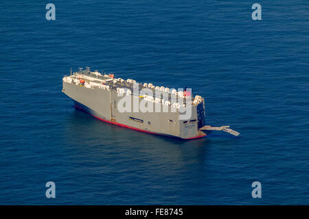 Vue aérienne, d'un cargo, d'auto direction autoroute océan transporteur Panama, vue aérienne, les navires de charge avant de Spiekeroog Banque D'Images