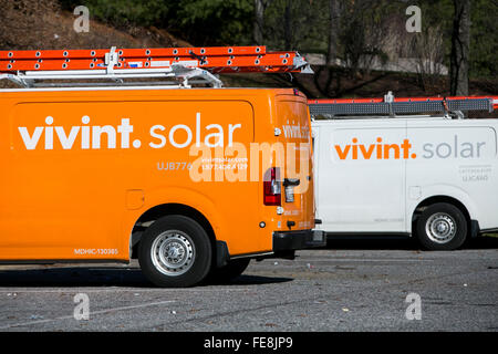 Camions de travail avec un logo solaire Vivint dans Beltsville, Maryland le 2 janvier 2016. Banque D'Images