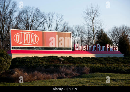 Un logo affiche à l'extérieur du siège de l'Homer City Plaza campus de DuPont à Wilmington, Delaware le 3 janvier 2016. Banque D'Images