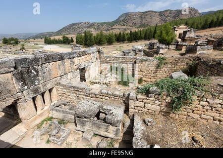 Dans des tombes de la Nécropole de Hiérapolis, Pamukkale. Banque D'Images