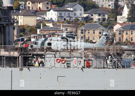 Un Sikorsky MH-60R Seahawk (168089/HR-500), à bord de l'USS Anzio (CG-68) qu'elle a pour l'exercice Joint Warrior 15-1 Banque D'Images