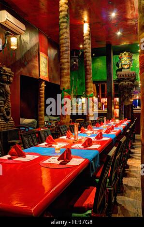 Exotique, salle à manger rustique de style asiatique Banque D'Images