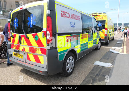 Ambulance britannique services de soutien spécialisés cars à Weston super Mare air afficher en juin 2014 Banque D'Images