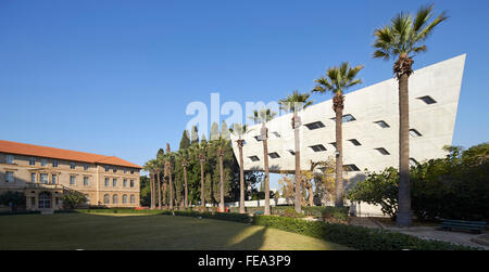 Construction en profil panoramique avec jardin campus Bliss Hall. Institut Issam Farès, Beyrouth, Beyrouth, Liban. Architecte : Zaha avait Banque D'Images