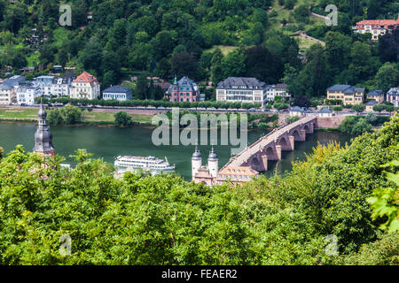 Le vieux pont, ou pont Karl Theodor Alte Brucke sur la rivière Neckar, du château de Heidelberg. Banque D'Images