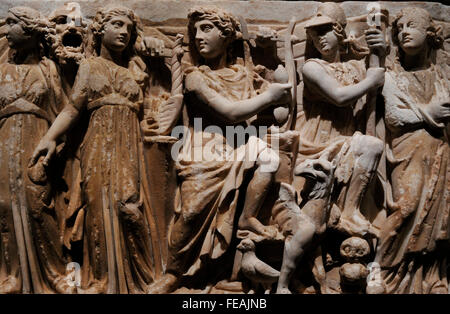 L'art roman sarcophage panneau représentant Athena, Muses et d'Apollon. Détail. 3e siècle. En. Le Musée de l'Ermitage. Saint Petersburg. La Russie. Banque D'Images