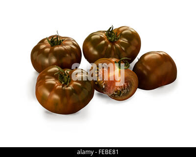 Asurcado les tomates biologiques isolé sur fond blanc Banque D'Images